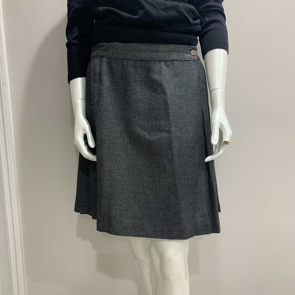 Flat front w/ pleated back grey herringbone skirt